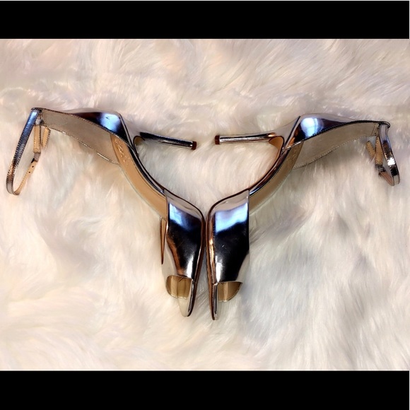 🆕VINCE CAMUTO Metallic Silver Leather Heels - Picture 5 of 8